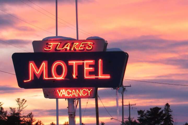 Three Lakes Motel