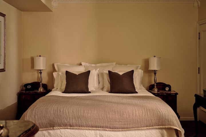 Room 42 of 95