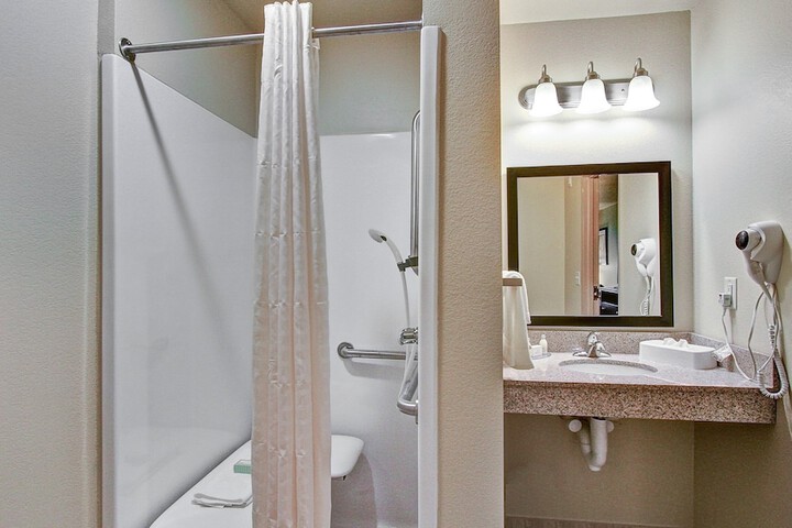 Cobblestone Hotel & Suites – Pulaski / Green Bay