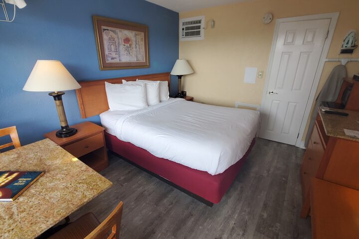 Room 9 of 33
