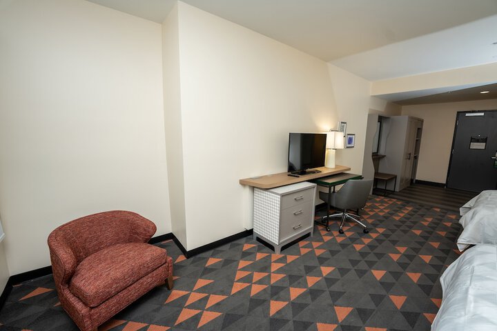 Room 28 of 69