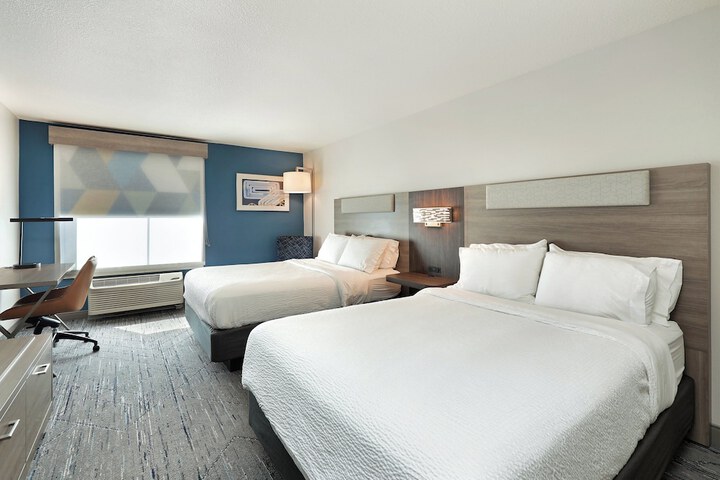 Holiday Inn Express & Suites New Berlin by IHG