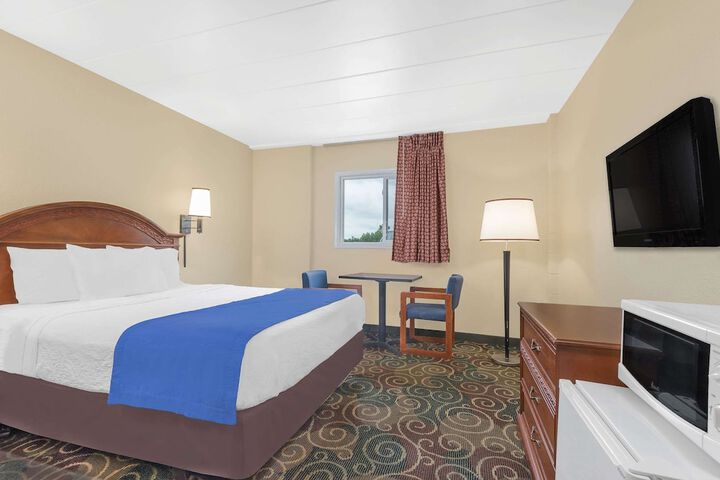 Travelodge by Wyndham Lima OH