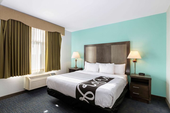 La Quinta Inn & Suites by Wyndham Omaha Airport Downtown