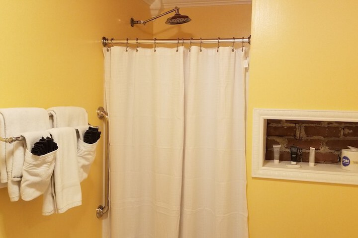 Room 16 of 39