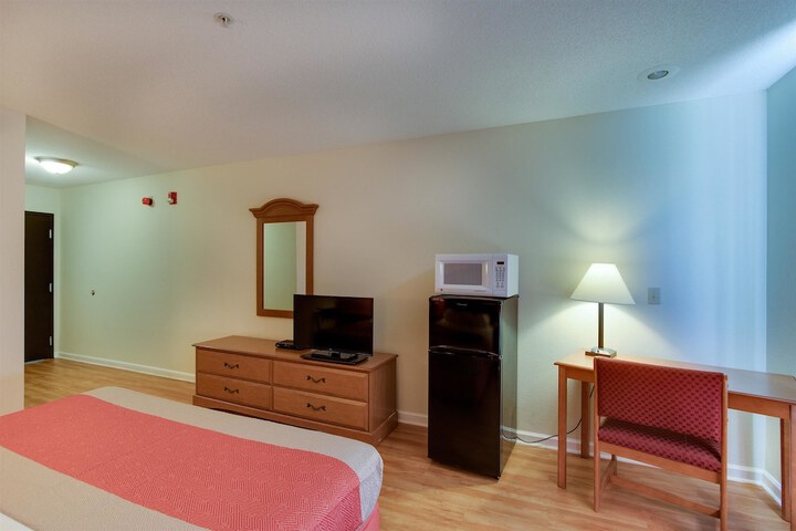 Room 10 of 33