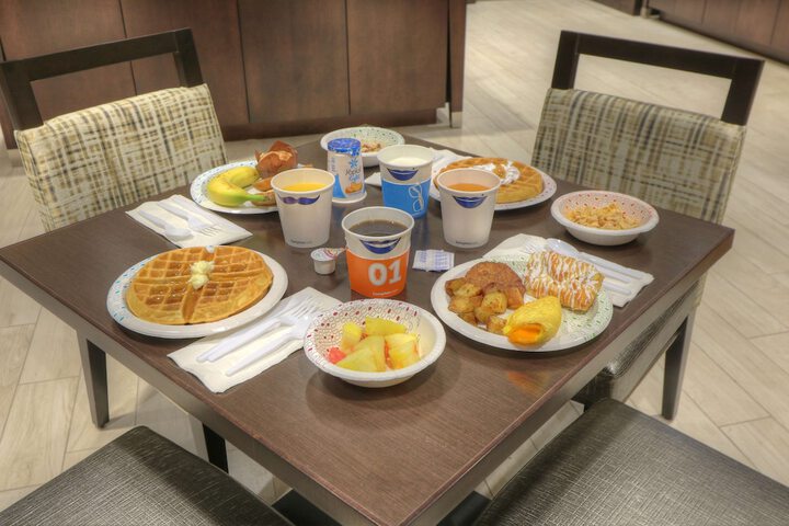 Dining 35 of 50