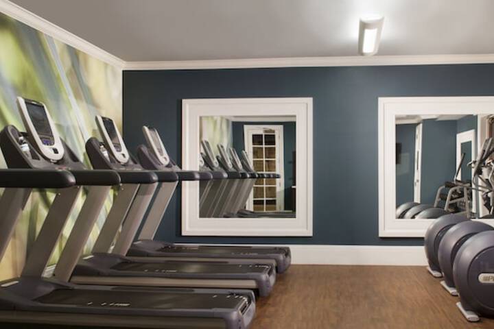Pier House Resort & Spa