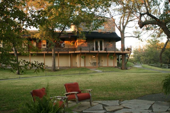 Two Hearts Inn