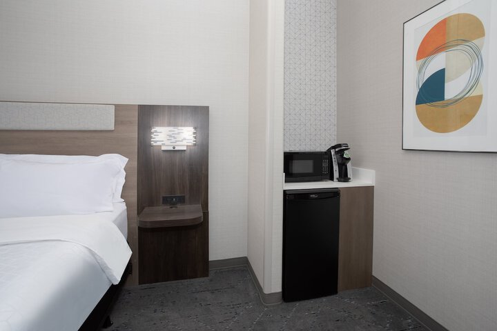 Room 34 of 69