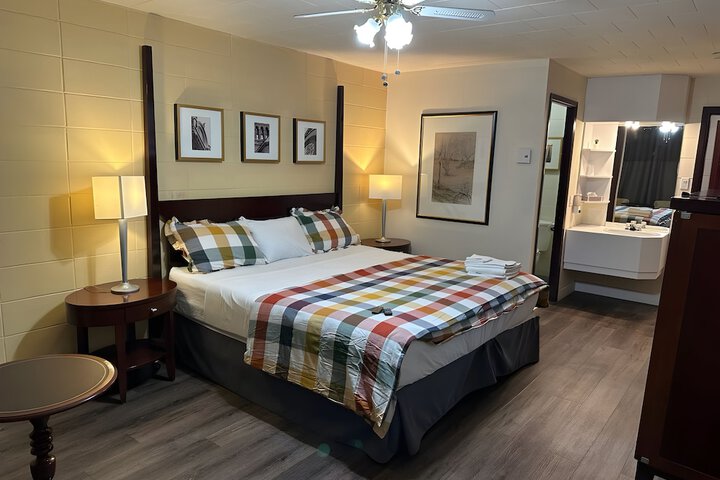 Room 9 of 12