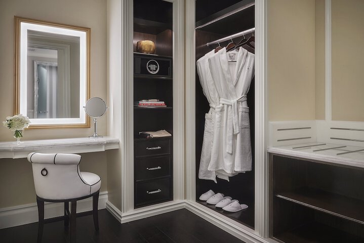 Room 83 of 154