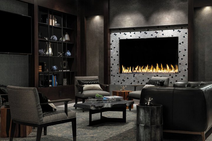 Lounge 34 of 43