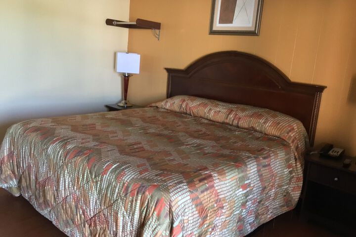 Room 4 of 12