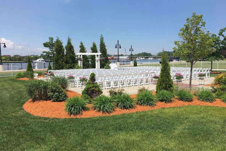 DoubleTree by Hilton Bay City - Riverfront