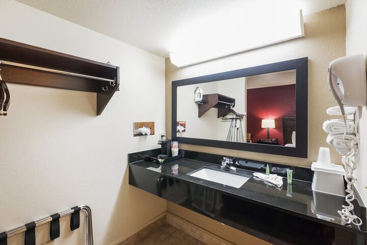 Room 28 of 30