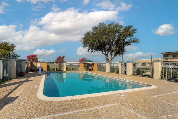 Pool 5 of 25
