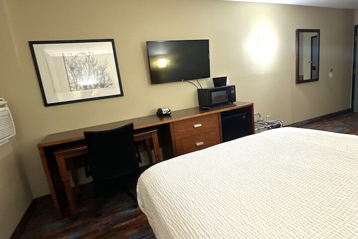 Room 18 of 38
