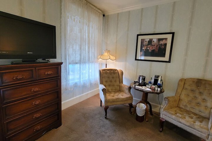 Room 52 of 104