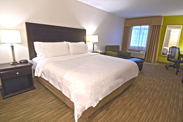 Room 27 of 48