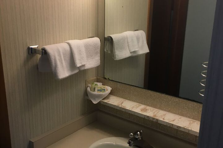 Room 10 of 19