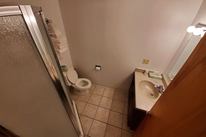 Room 33 of 63