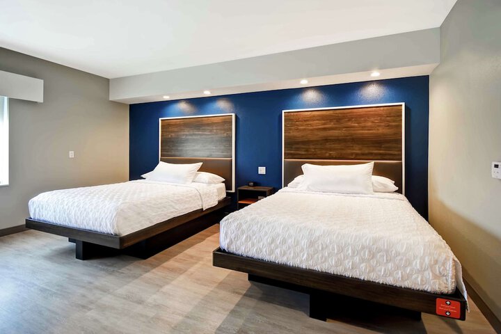 Room 25 of 40
