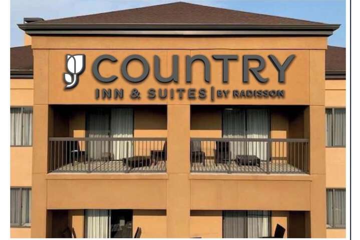 Country Inn & Suites by Radisson Brown Deer - Milwaukee North