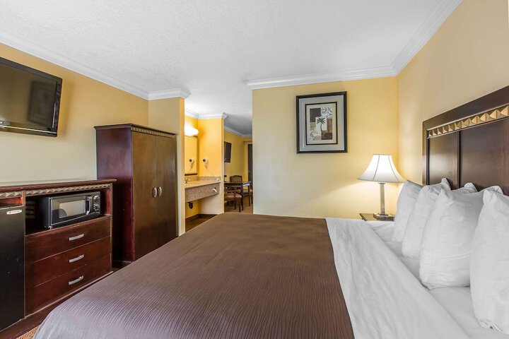 Room 19 of 39
