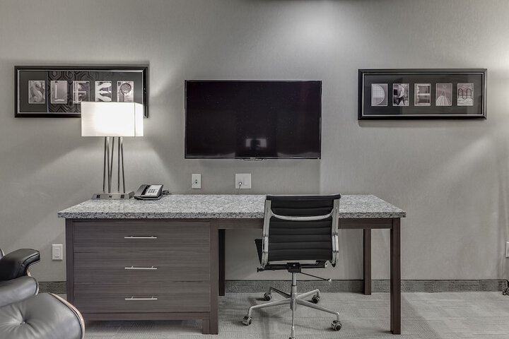 Room 32 of 76