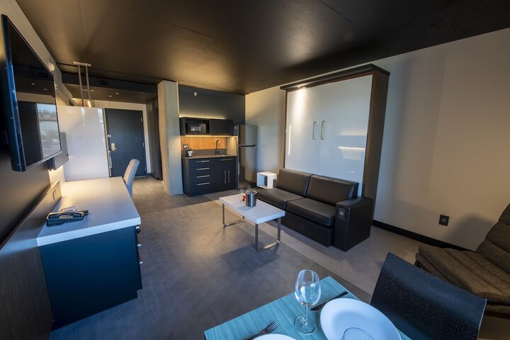 Room 50 of 61