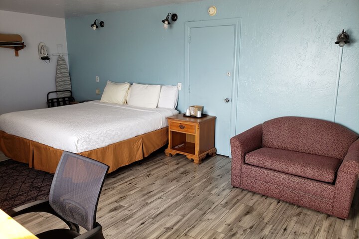 Topaz Motel