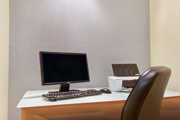 Business Center 17 of 17