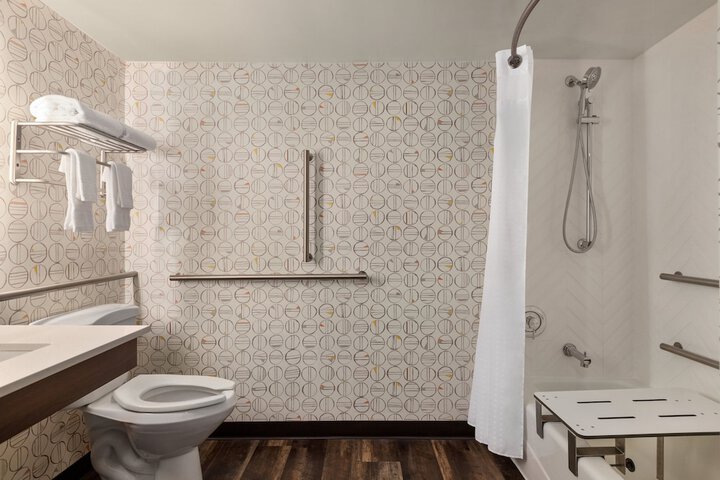 Room 42 of 108