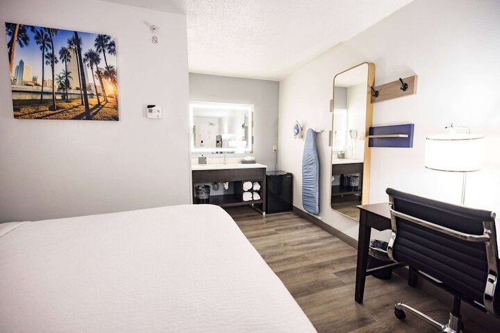 Room 42 of 56