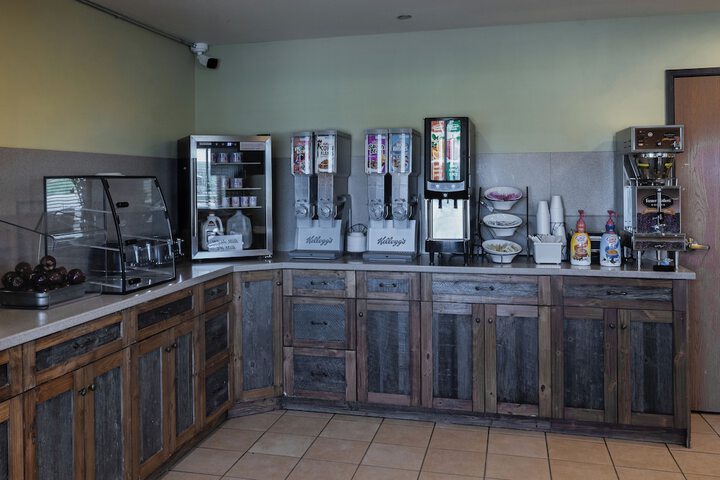 Breakfast/Coffee Service 95 of 112