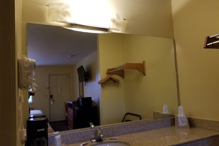 Room 17 of 49