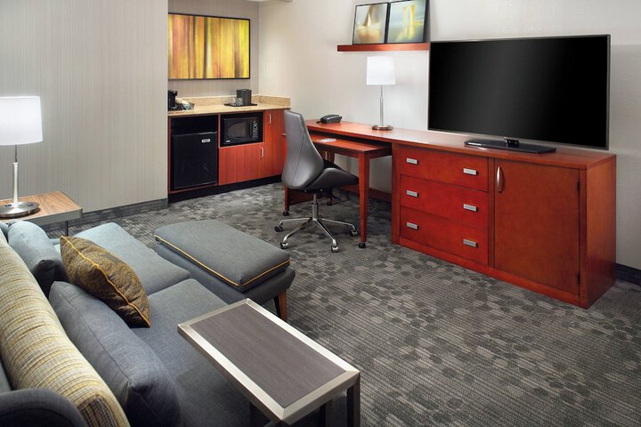 Courtyard by Marriott Raleigh / Cary