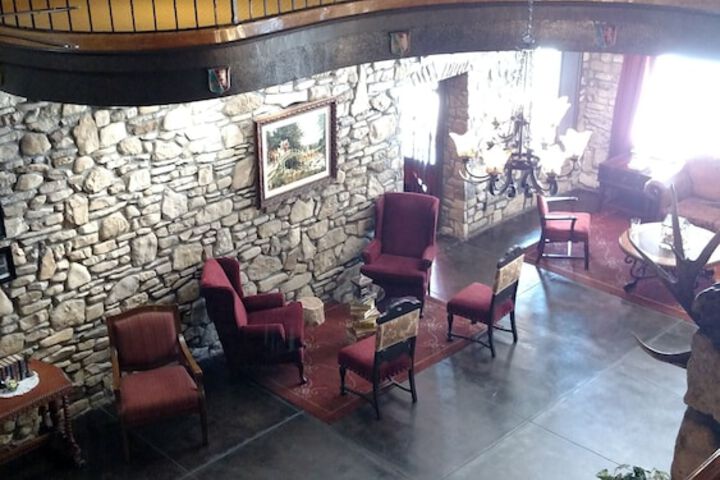 Ye Old English Inn