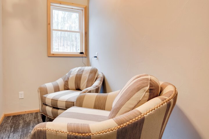 Iron River Condo w / Gas Grill Near Skiing + Hiking