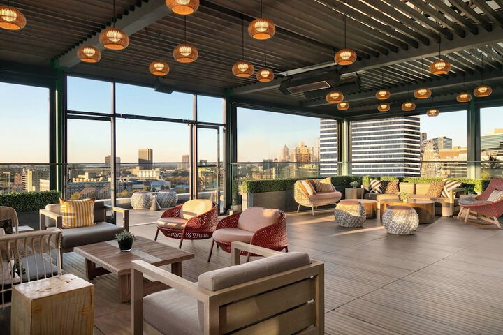 Lounge 67 of 80