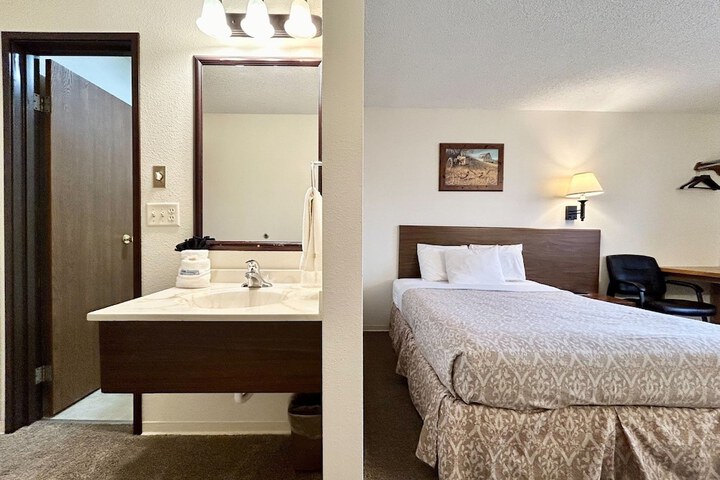 Room 3 of 20