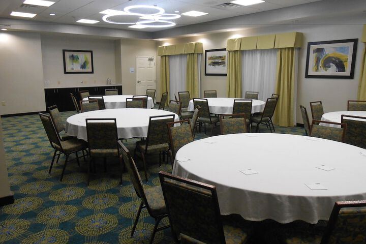Ballroom/Hall 34 of 36