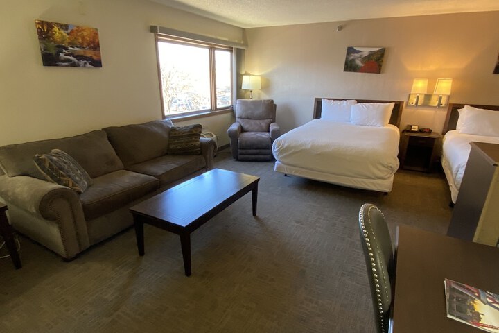 Room 32 of 38