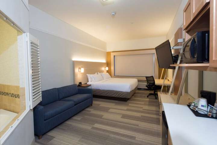 Room 28 of 47