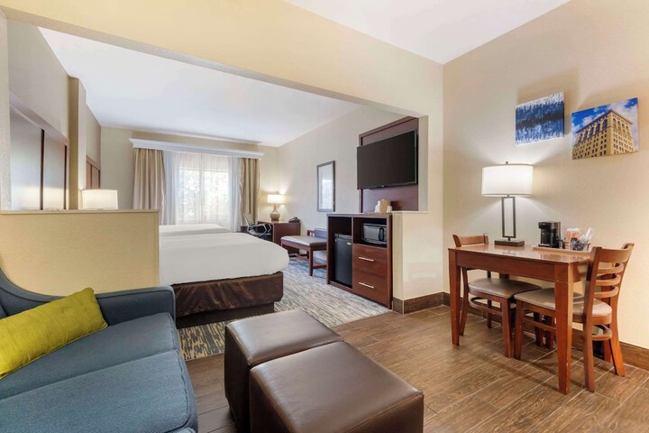 Room 10 of 30