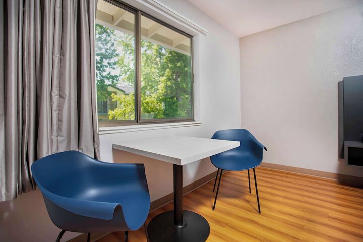 Room 10 of 20