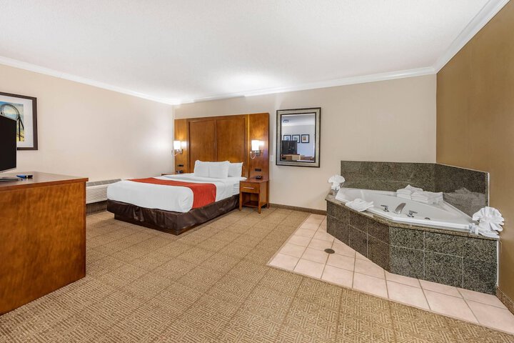 Comfort Suites Near Six Flags Magic Mountain