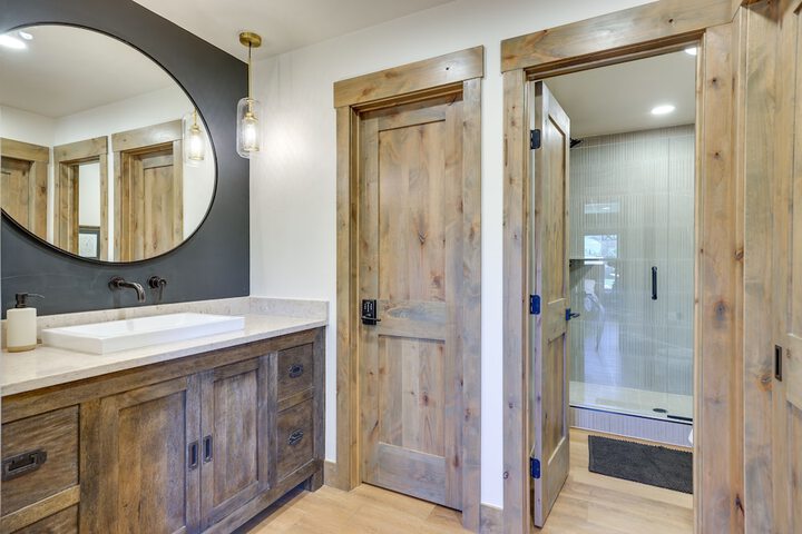 Updated Silverthorne Home w / Hot Tub & Mtn Views!