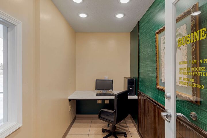 Business Center 40 of 40